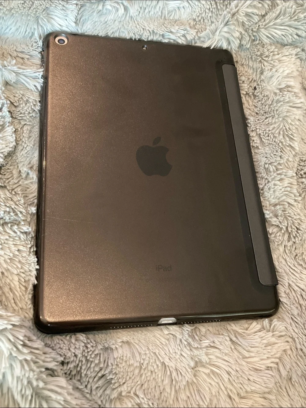 Apple iPad 5th Gen - Charger included ⚡️